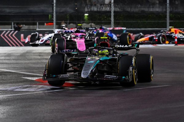 F1拉斯维加斯站拉塞尔夺冠 维斯塔潘锁定车手总冠军