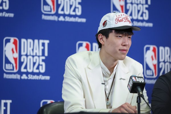 中锋的竞争很激烈！杨汉森：做好准备。我一到就不给你座位
