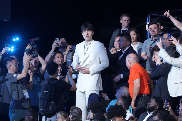 2025年NBA首轮将有7名中锋，其中26名是2003年以来最多的。杨汉森和马卢瓦奇将在名单上