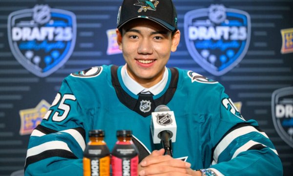王浩西次轮首位被NHL选中创历史 4天2名中国小将杀进北美四