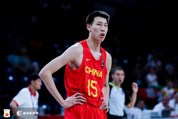 赵环宇：郇斯楠实龄情况下已是U19大腿 国内or国外进步  