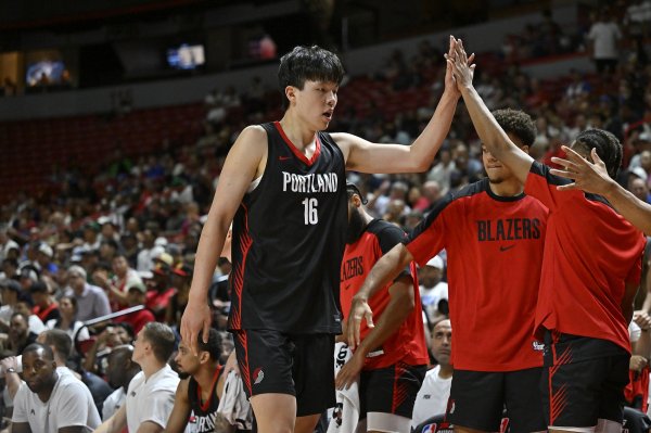 徐静雨：杨瀚森是当世年轻五号位绝对的稀缺品 希望别让他打亚洲