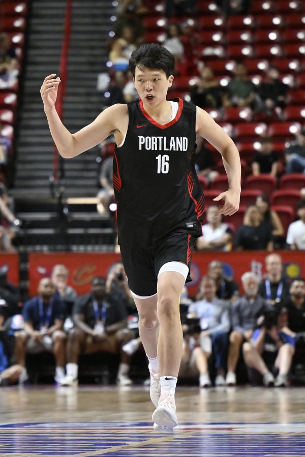亮眼🤩NBA官方与各大知名媒体皆晒出杨瀚森的赛后数据与表现