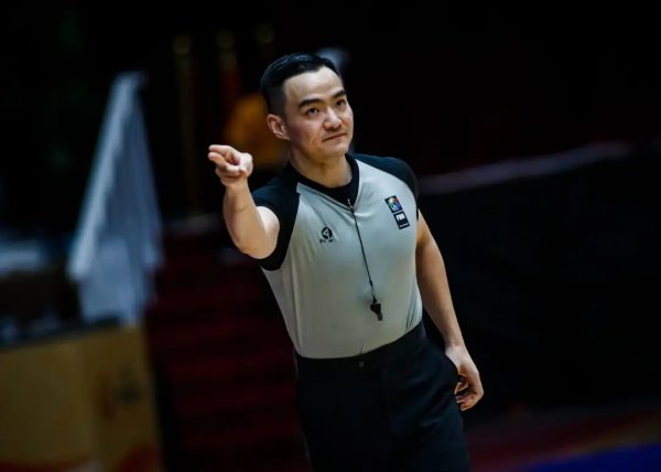 ：亚洲杯中国裁判    只有独苗孙健 他目前还不是国际级裁判