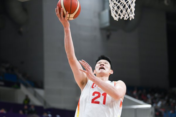 媒体人：大秋作为掩护人6局  9分 和赵睿的掩护配合是中国队