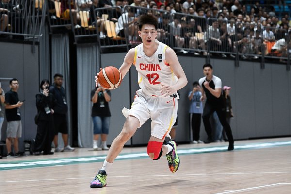 媒体人：男篮5号位防卫  杨瀚森也不能做很好 希望郇斯楠能快