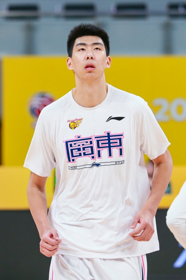 李京龙：徐昕的心理承受能力广东球迷都心知肚明 不如去国外运动