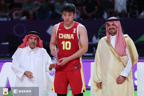 体坛周报：男篮05后年少  风暴！王俊杰杨瀚森赵维伦未来联手