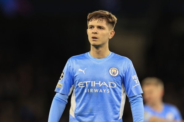 德媒：多特计划很快报价麦卡蒂，他们认为自己在角逐  中处于领