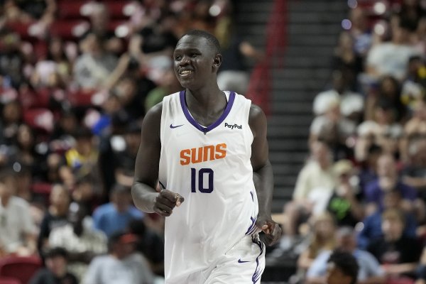 格雷森-阿伦：马卢阿奇指挥防卫  覆盖的能力已达到NBA级别