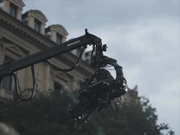 荣誉  时刻！登贝莱社媒晒视频回顾金球奖颁奖典礼，姆巴佩点赞