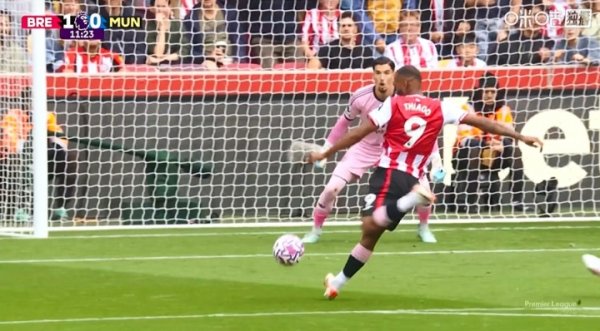 这球真没办法！伊戈尔左脚爆射球直入十分角，巴因德尔无奈目送