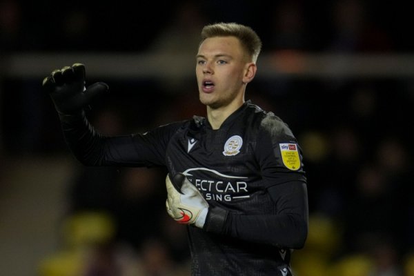 表现出色！对阵拜仁，阿森纳外租守门员卡尔-海因贡献8次抢救