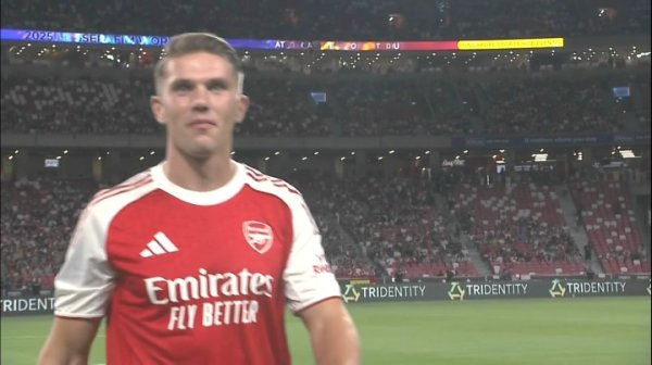 帅！约克雷斯赛前亮相向球迷致意，身穿阿森纳14号运动活动  