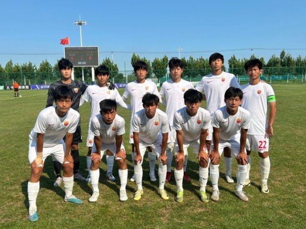上海海港U17队5-1上海申花U17队，五轮全胜位居小组积分