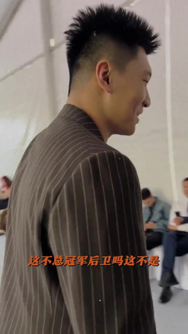孙铭徽晒与赵睿&周琦聚会视频：一年里大伙能聚一起的时