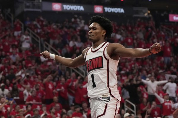 火箭自媒体：若阿门&谢泼德更上一层楼 那火箭新赛季没