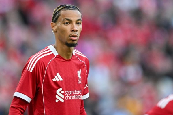 记者：埃基蒂克认为自己只是腿筋抽筋，并无严重问题