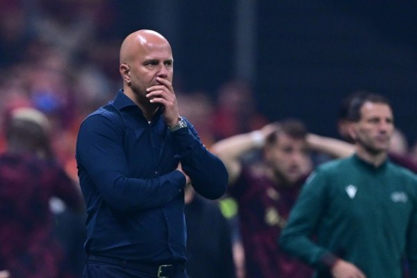 和阿莫林坐一桌？斯洛特被狂喷评分仅2.6：瓜都丢弃了二过一配