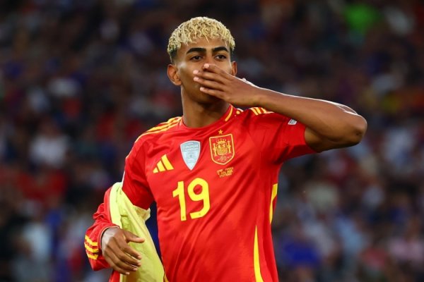 评论员解释关于亚马尔的争议言论：我只是在赞扬他的天赋