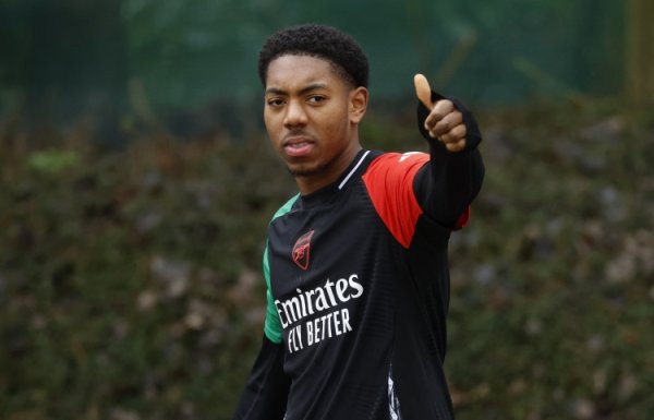 职业联赛  前2轮仅出场44分钟，斯凯利在与卡拉菲奥里的角逐