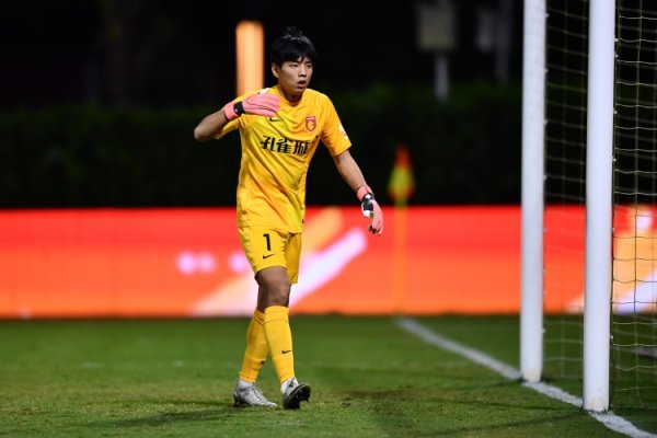 另类转型！前中超守门员王年将成21岁无球可踢，拍短剧当男主角