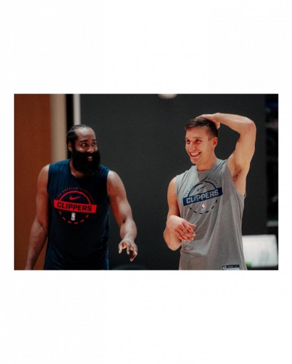 哈登晒新练习  照：每24小时增长1% 小卡保罗博格丹出镜