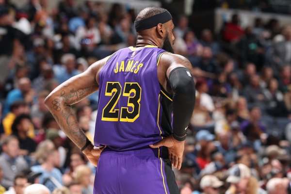 媒体人：詹姆斯又一次烽火戏球迷 这是篮球赛  GOAT能干出