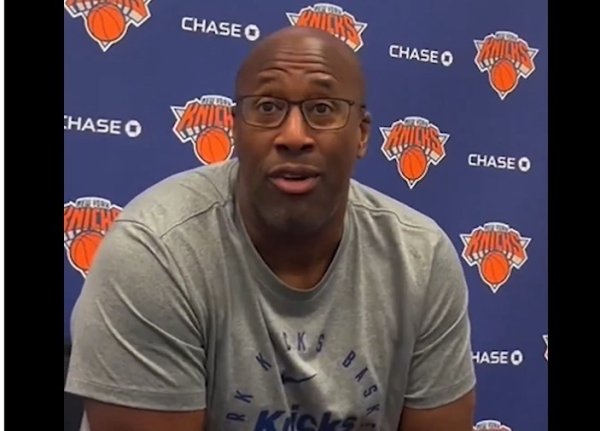 迈克-布朗谈尼克斯与字母传闻：我不会掺和这类事情 只专注于球