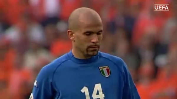 十二码球梦魇！00年欧洲杯，托尔多扑2点，荷兰十二码球不敌意