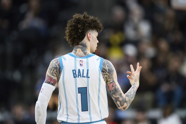 防卫  卖力！三球半场9中5拿下13分6助1帽 正负值+20