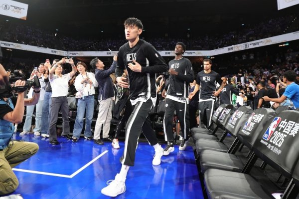 1分钟都没捞着！NBA中国赛二番战 篮网前场球员曾凡博未获出