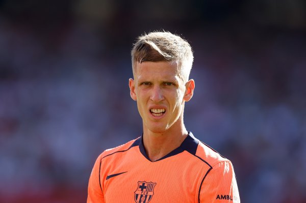 记者：奥尔莫左腿比目鱼肌轻微撕裂，只需要休养2-3周