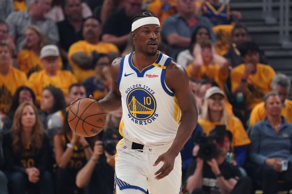 波杰姆斯基：巴特勒是传送球  为先的超巨 他信任角色球员