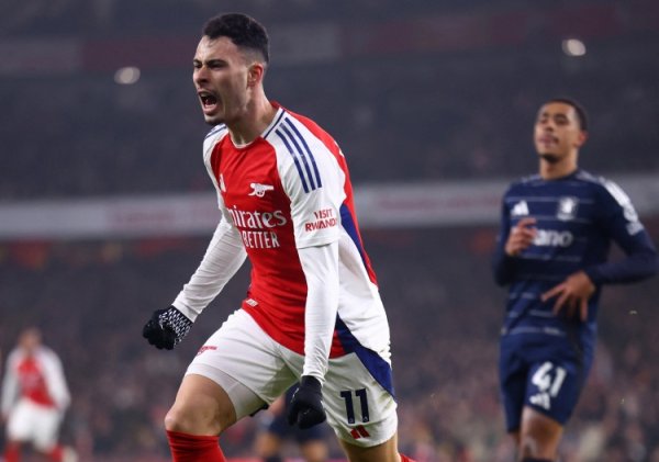 马丁内利连续两场欧冠取得得分  ，为生涯首次做到