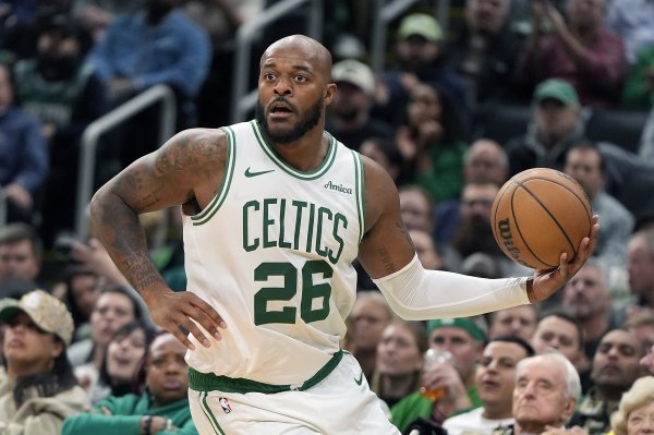 怀特谈蒂尔曼致胜球  ：那记抛投非常关键 他为这种时刻拼尽了