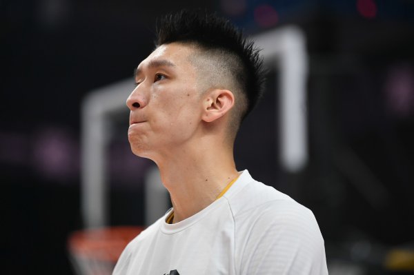 4年前的今天：首位同时拿到NBA和CBA总第一名  的球员孙