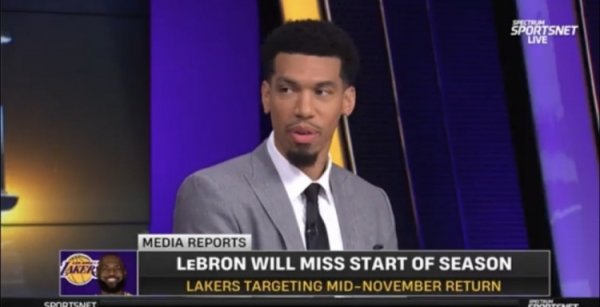 丹尼-格林：邓肯小卡缺阵时我们有体系 但老詹缺阵体系就不一样