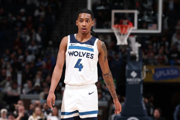 后备  席尖兵！迪林厄姆11中6 得到13分5助功  &am