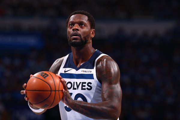 竞技状态  不错！兰德尔18中10拿下23分8板4助2断