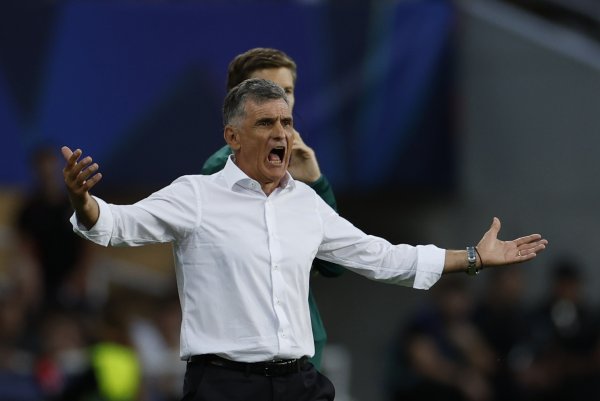 奥林匹亚科斯主帅：无法理解第二张警告  ，我请求看VAR却被