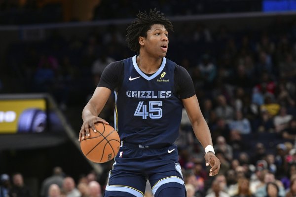 三分还是很准！GG-杰克逊6中5&三分3中3射落13