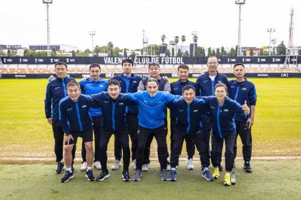 上海申花十二码球取胜捧杯，首届“钱潮杯”国际青少年古代足球 