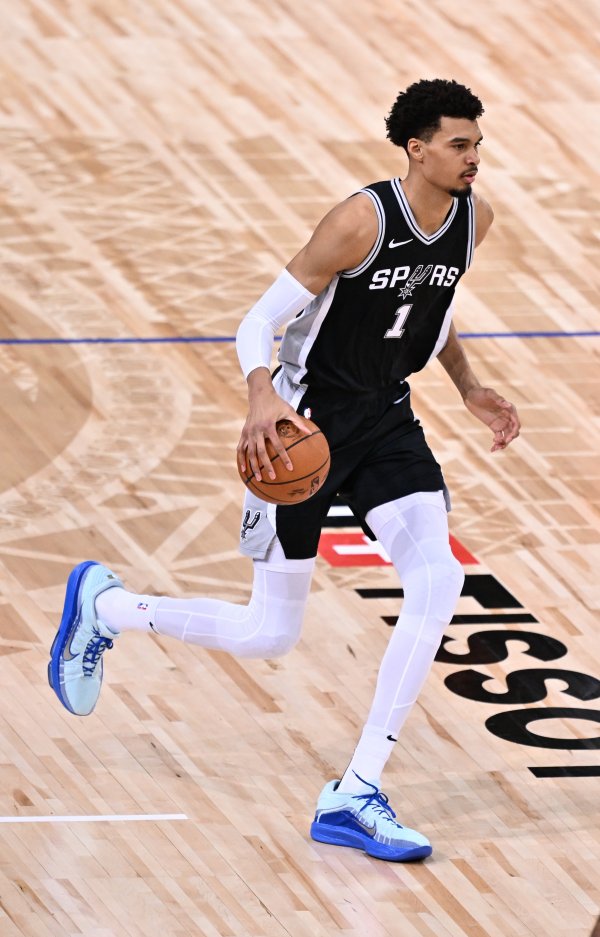 文班：很惊讶还有人讨论我的身高 我比其他人高 你们知道这个就