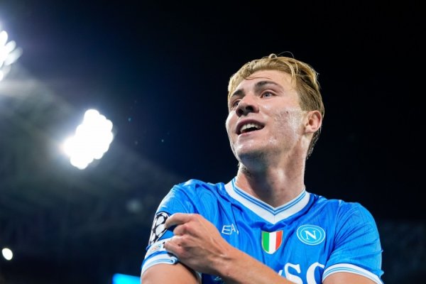 竞技状态  出色！霍伊伦本赛季7次杆位打进6球