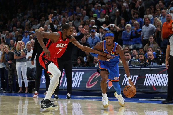 亚历山大最后制造杜兰特的违例   似乎有新、老两代球员交接的