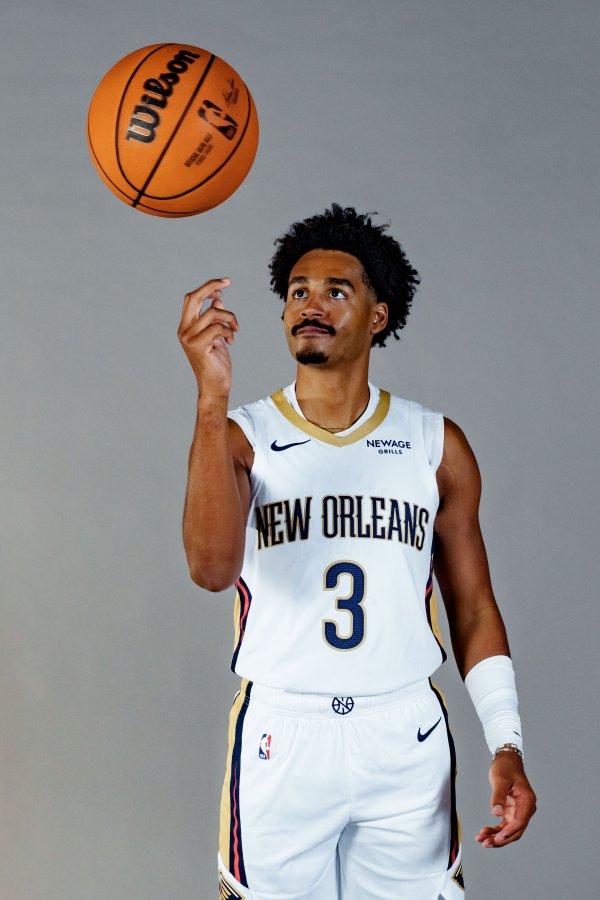 难阻失败  ！普尔鹈鹕首秀14中6拿到17分 其中上半场15