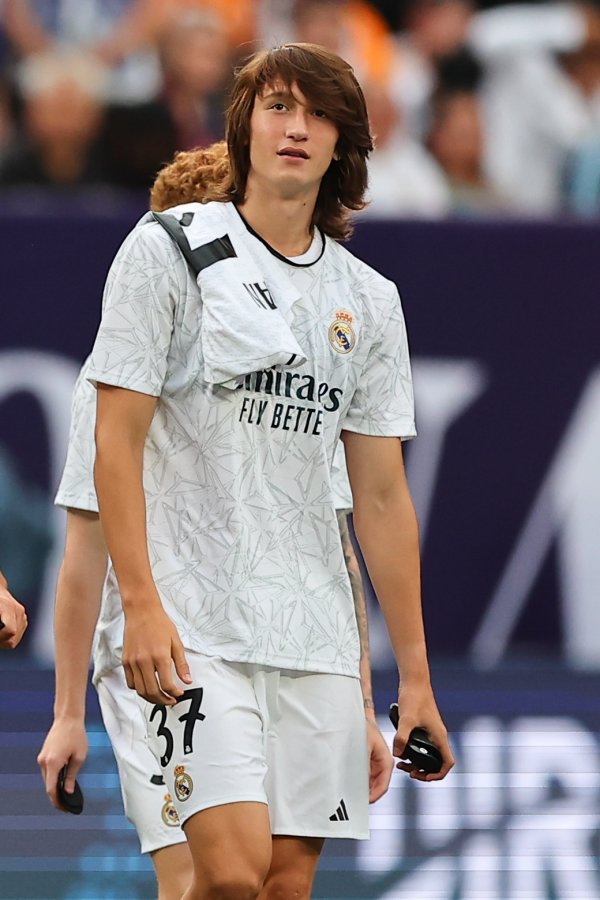 TA：多特等多队有意皇马18岁中卫霍安-马丁内斯，但球员预计