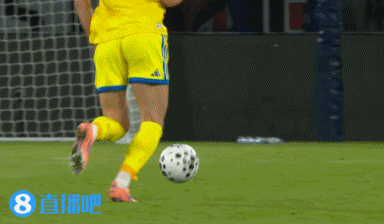 科内鲁莽铲球领到本场第一张警告  ，将缺席法国队下一轮世预赛